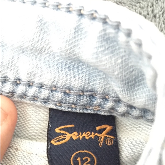 Women’s denim shorts - Picture 3 of 3